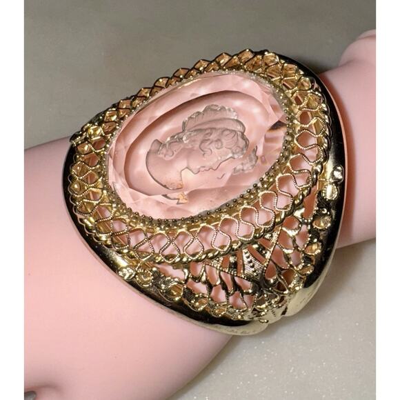 Vintage Whiting & Davis Gold Tone Intaglio Cameo Clamper Hinged Bracelet Signed - Picture 1 of 13
